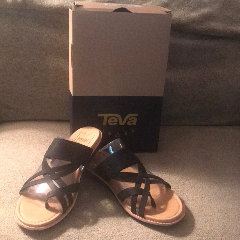 NIB  Black Teva Sandal 🌞🌞